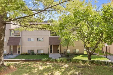 49 Oak Hill Colony Fox Lake IL 60020