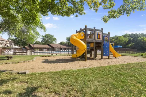 49 Oak Hill Colony Fox Lake IL 60020