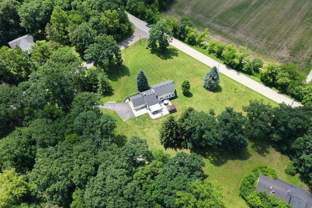 37W384 Ronsu Lane St. Charles IL 60175