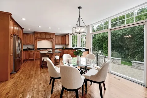32 Ridgefield Lane Burr Ridge IL 60527