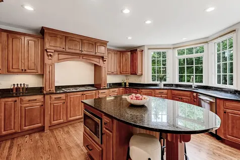 32 Ridgefield Lane Burr Ridge IL 60527