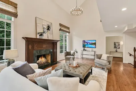 32 Ridgefield Lane Burr Ridge IL 60527
