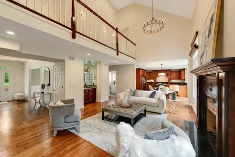 32 Ridgefield Lane Burr Ridge IL 60527