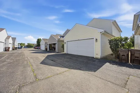571 Sandy Court Harvard IL 60033