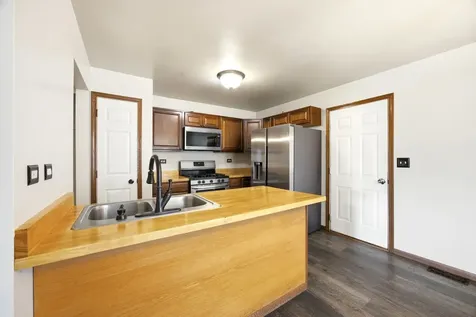 571 Sandy Court Harvard IL 60033