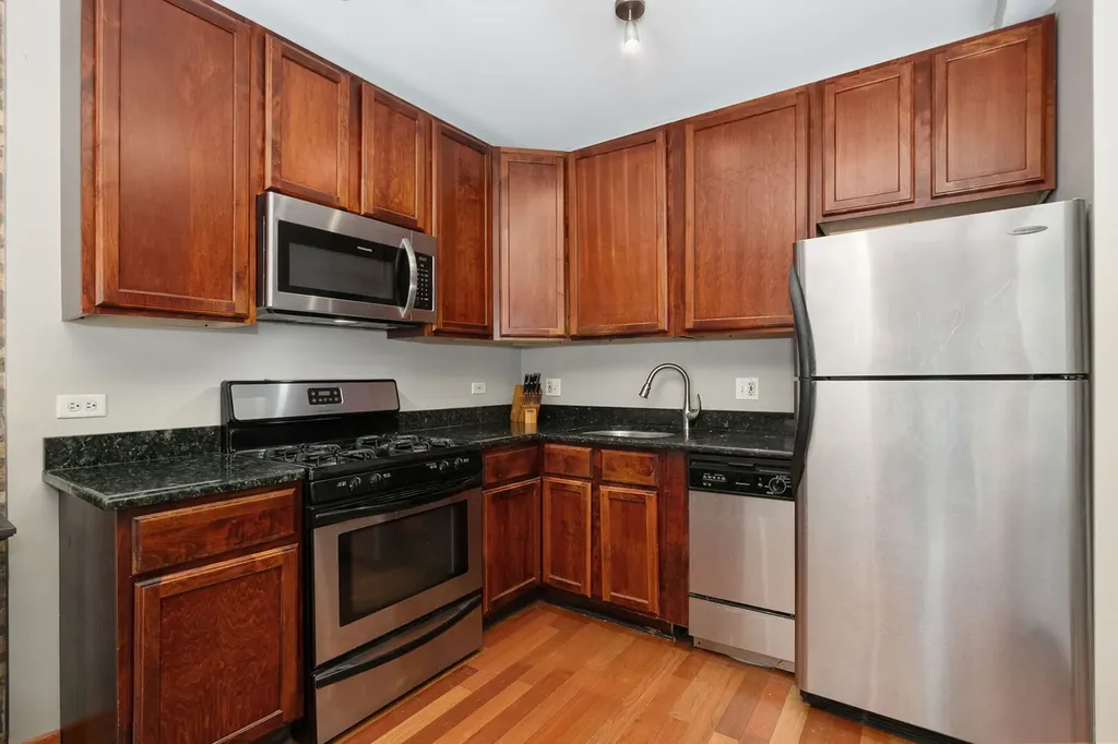 1255 West Roscoe Street Chicago IL 60657