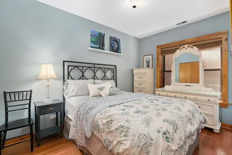 1255 West Roscoe Street Chicago IL 60657