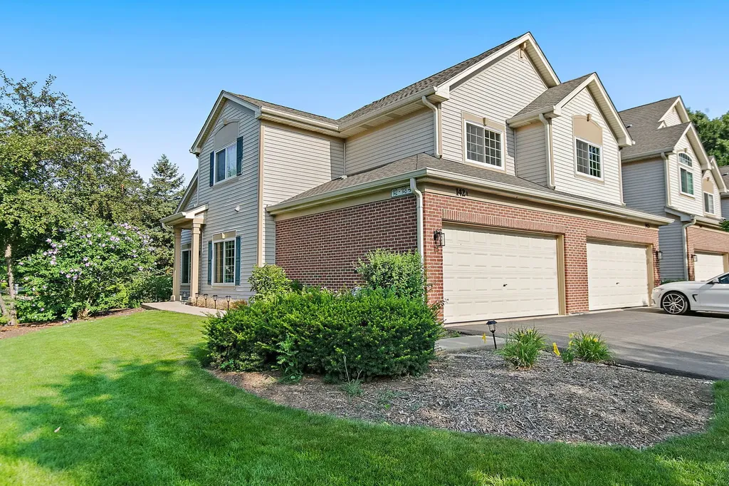142 Southwicke Drive Streamwood IL 60107