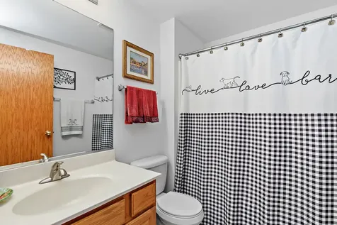 142 Southwicke Drive Streamwood IL 60107