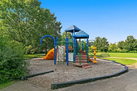 142 Southwicke Drive Streamwood IL 60107