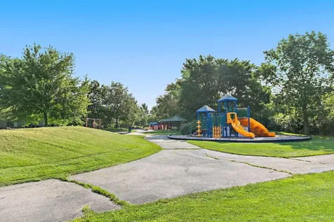 142 Southwicke Drive Streamwood IL 60107
