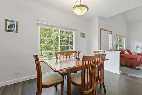142 Southwicke Drive Streamwood IL 60107