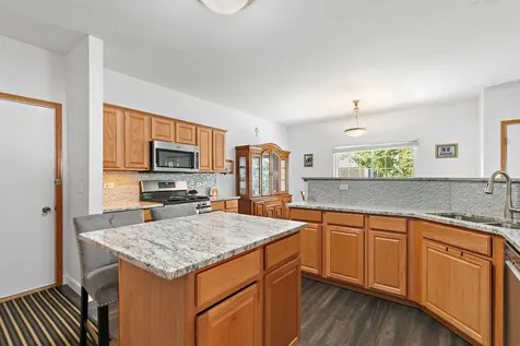 142 Southwicke Drive Streamwood IL 60107