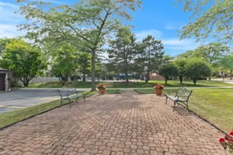 2100 Valencia Drive Northbrook IL 60062