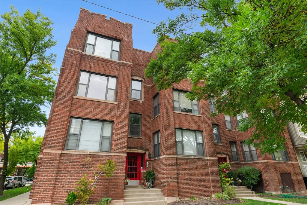 2458 West Eastwood Avenue Chicago IL 60625