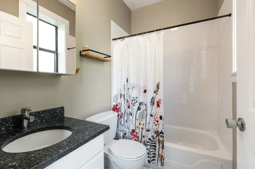 2458 West Eastwood Avenue Chicago IL 60625