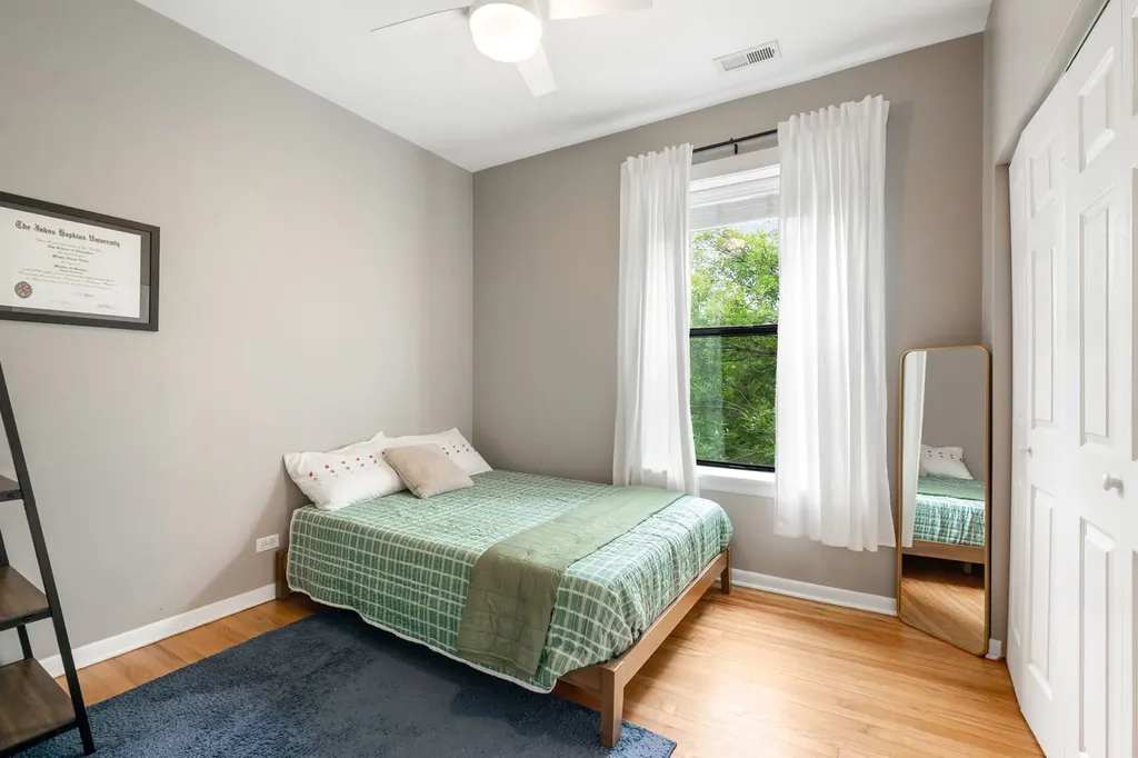 2458 West Eastwood Avenue Chicago IL 60625