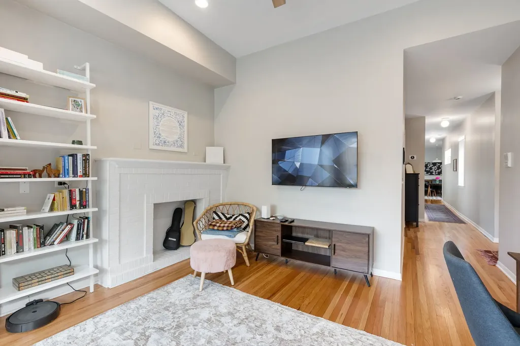 2458 West Eastwood Avenue Chicago IL 60625