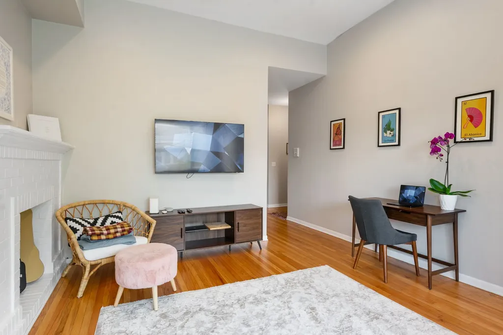 2458 West Eastwood Avenue Chicago IL 60625
