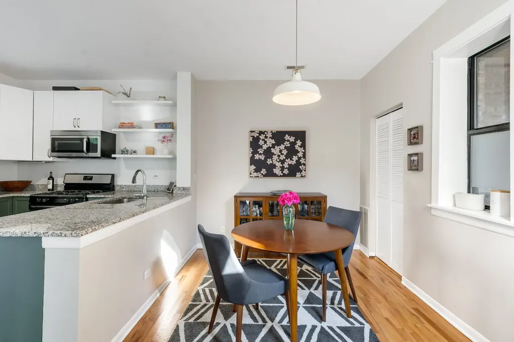 2458 West Eastwood Avenue Chicago IL 60625