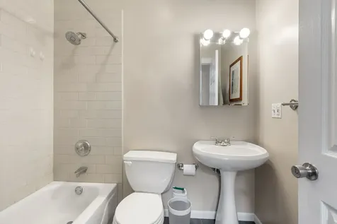 2458 West Eastwood Avenue Chicago IL 60625