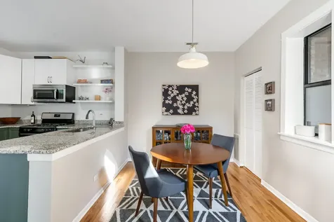 2458 West Eastwood Avenue Chicago IL 60625