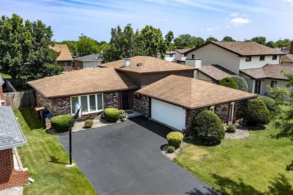 3316 193RD Street Lansing IL 60438