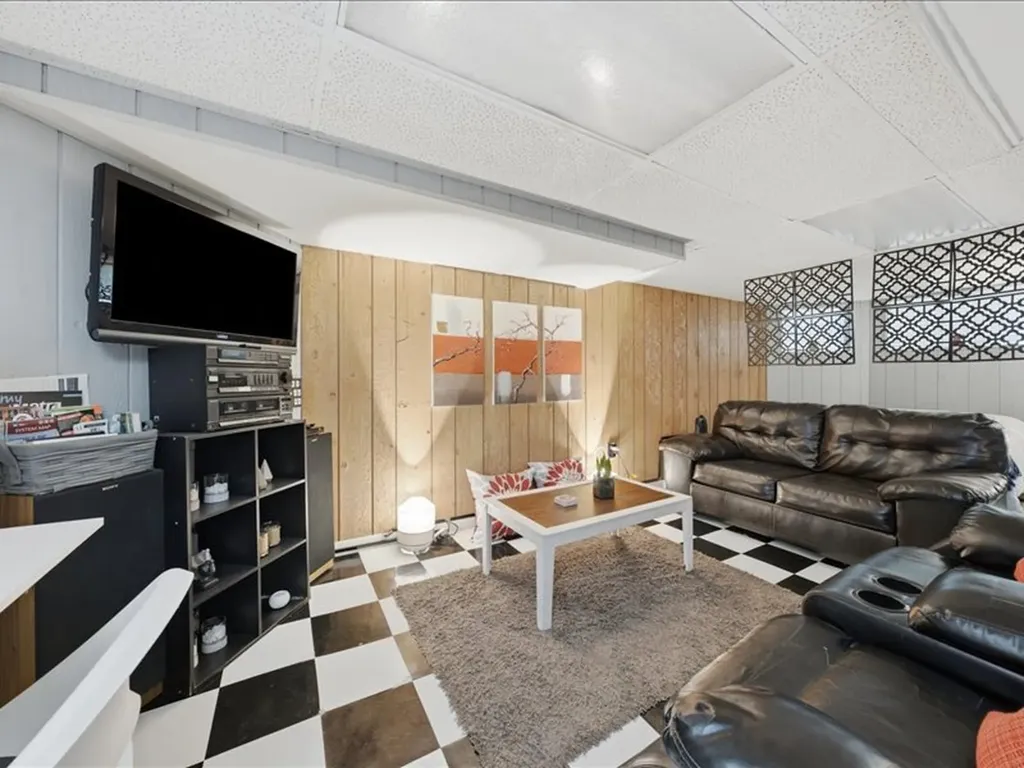1534 East 73rd Place Chicago IL 60619