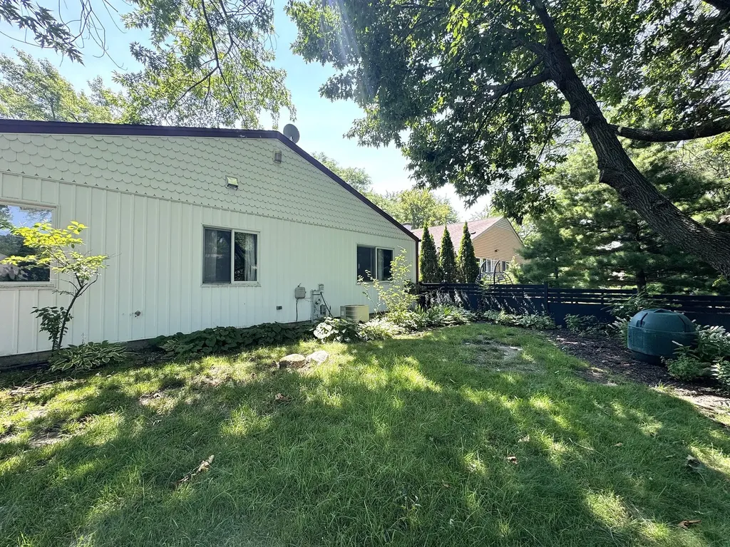 6652 Fernwood Drive Lisle IL 60532