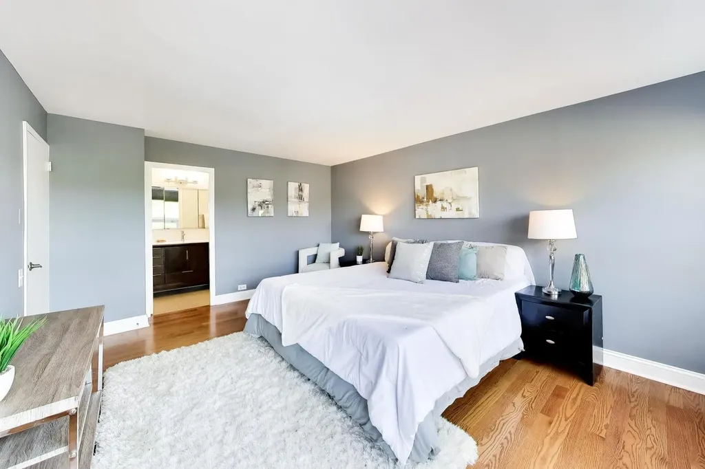 5733 North Sheridan Road Chicago IL 60660