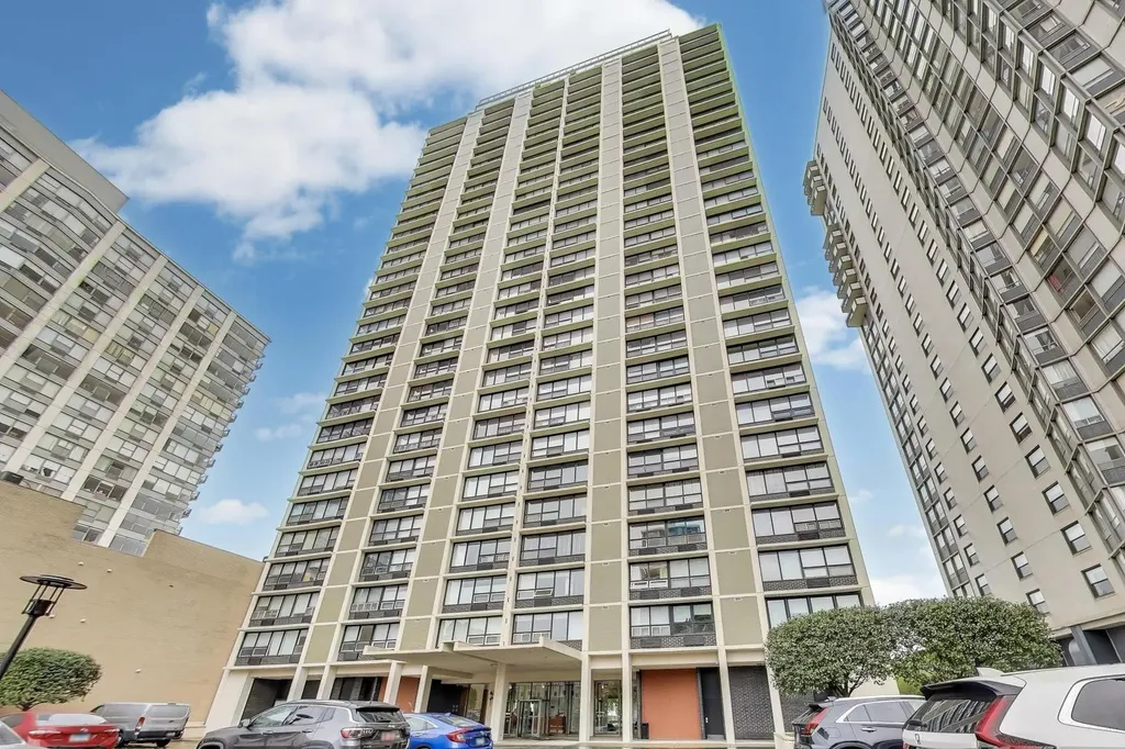 5733 North Sheridan Road Chicago IL 60660