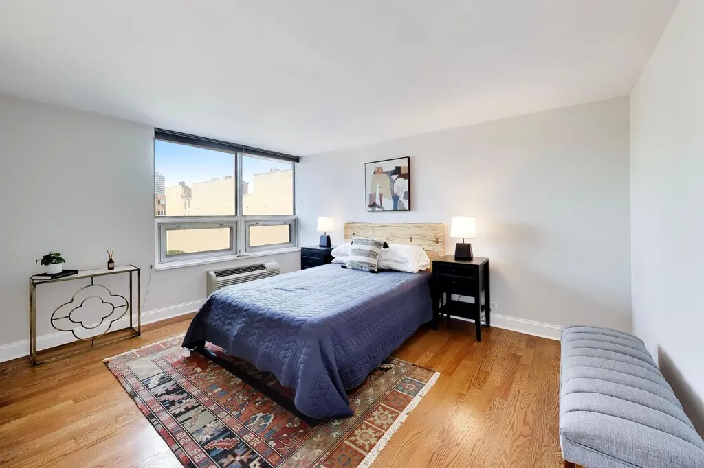 5733 North Sheridan Road Chicago IL 60660