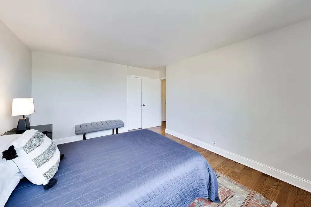 5733 North Sheridan Road Chicago IL 60660
