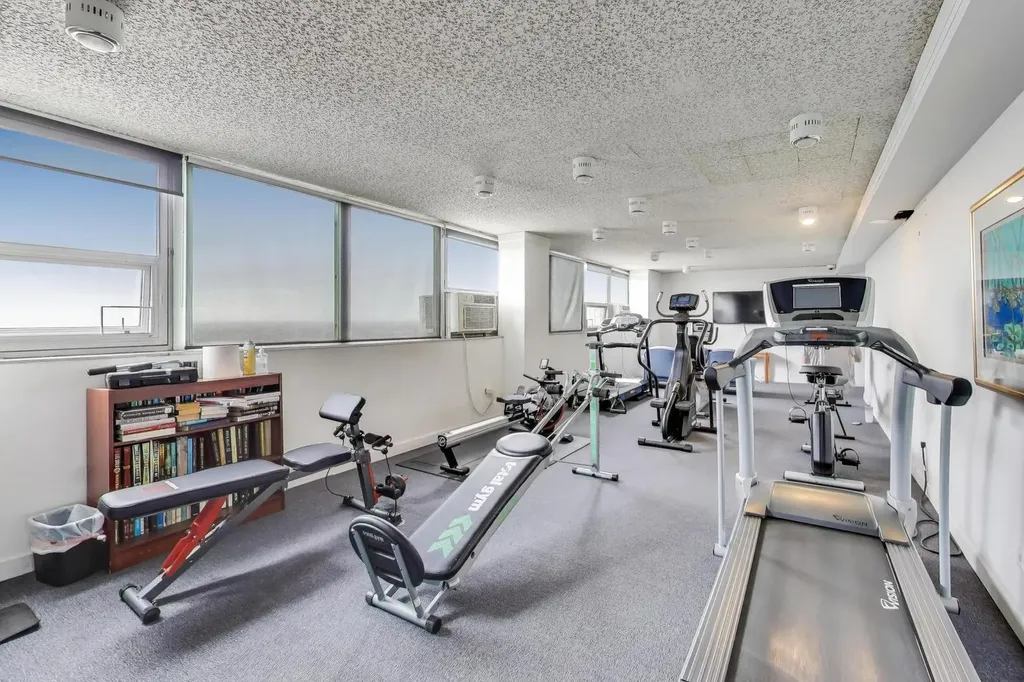 5733 North Sheridan Road Chicago IL 60660
