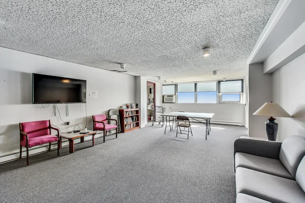 5733 North Sheridan Road Chicago IL 60660