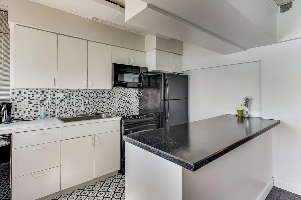 5733 North Sheridan Road Chicago IL 60660