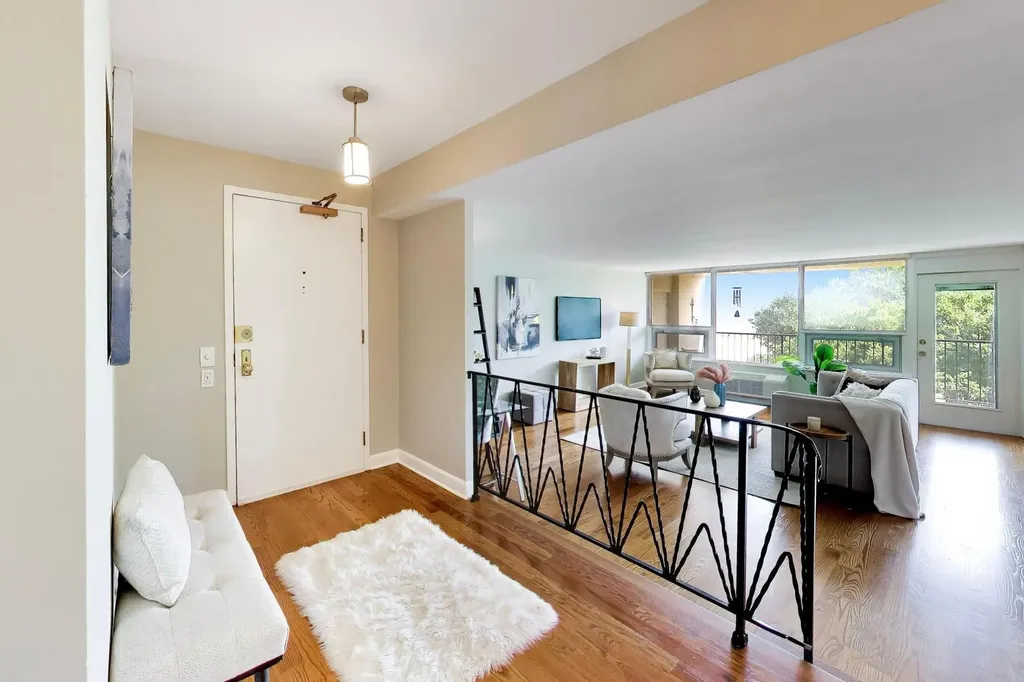 5733 North Sheridan Road Chicago IL 60660