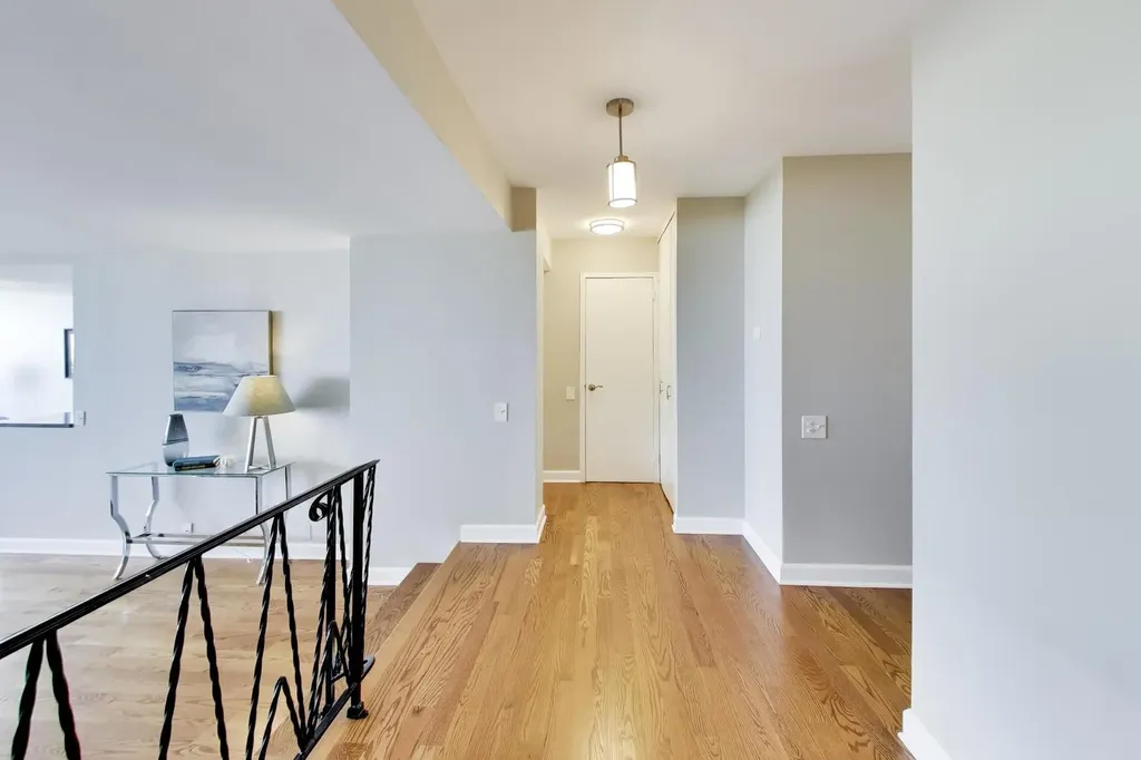 5733 North Sheridan Road Chicago IL 60660