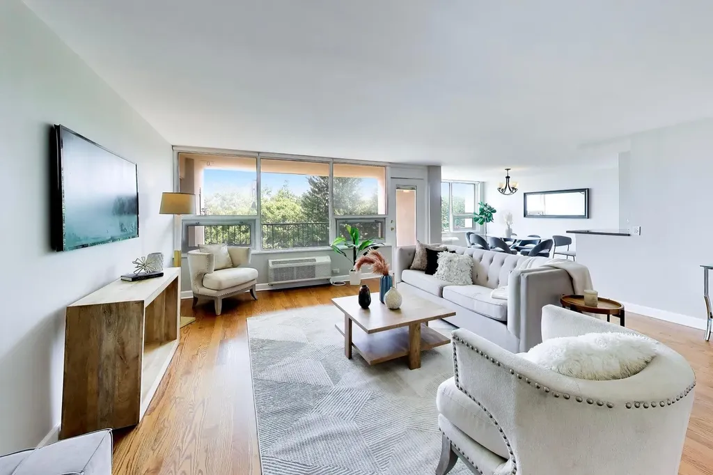 5733 North Sheridan Road Chicago IL 60660