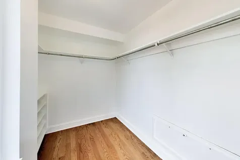 5733 North Sheridan Road Chicago IL 60660