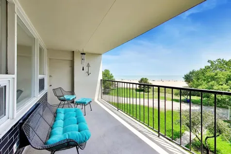 5733 North Sheridan Road Chicago IL 60660