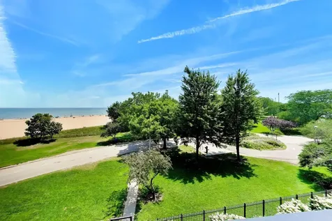 5733 North Sheridan Road Chicago IL 60660