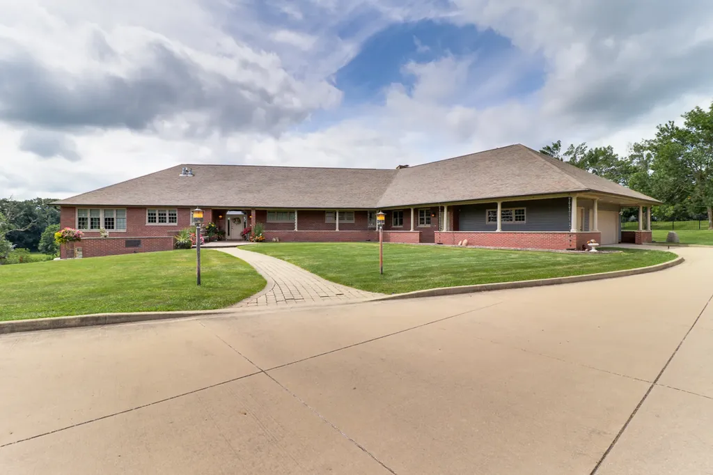 7429 North 1900 East Road Bloomington IL 61705