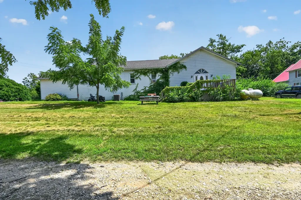 2067 Shaw Road Amboy IL 61310