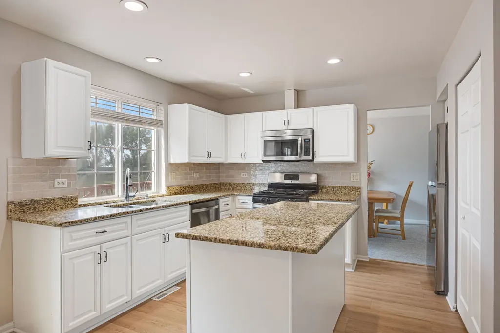 1650 Charlotte Circle Naperville IL 60564