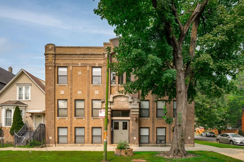 1856 North Sawyer Avenue Chicago IL 60647