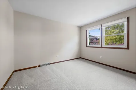 1040 East Carpenter Drive Palatine IL 60074