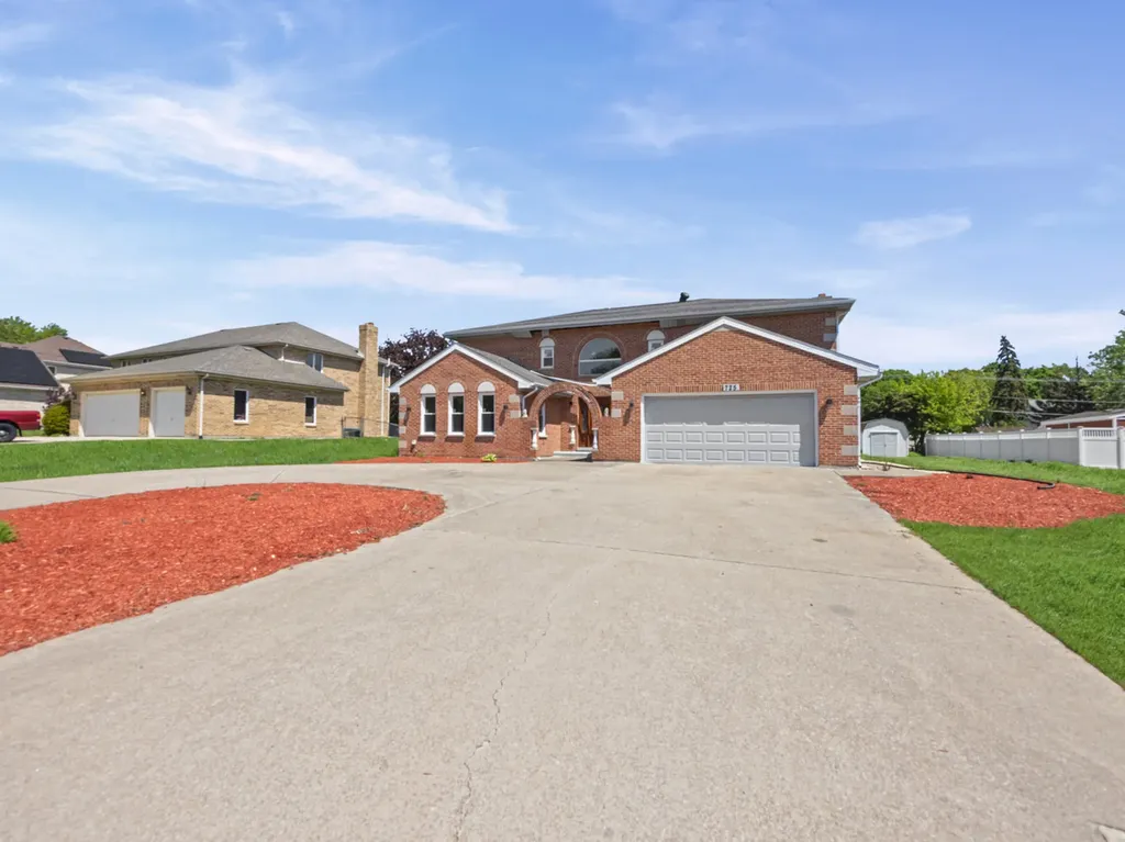 725 North 8th Avenue Addison IL 60101