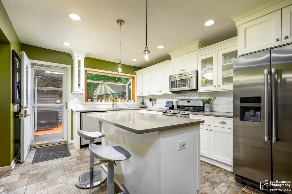 1525 Wedgefield Circle Naperville IL 60563