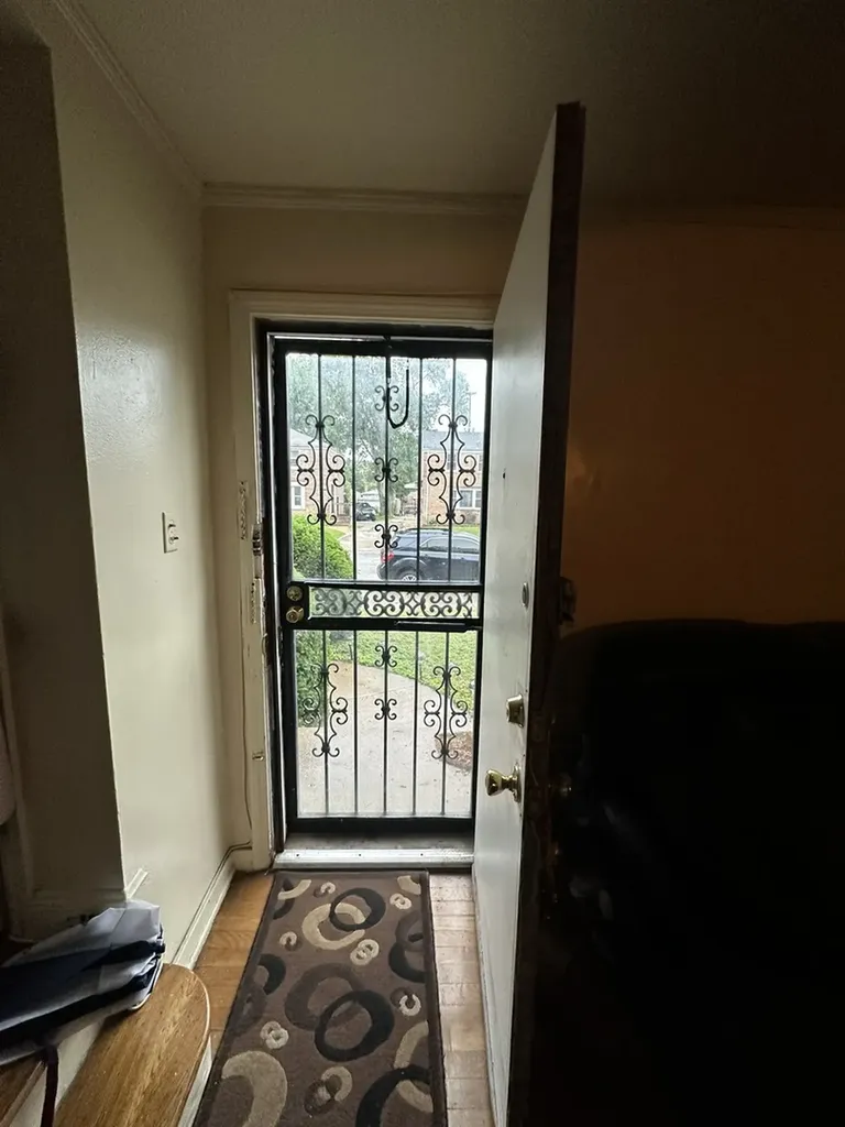 9742 South Hoxie Avenue Chicago IL 60617
